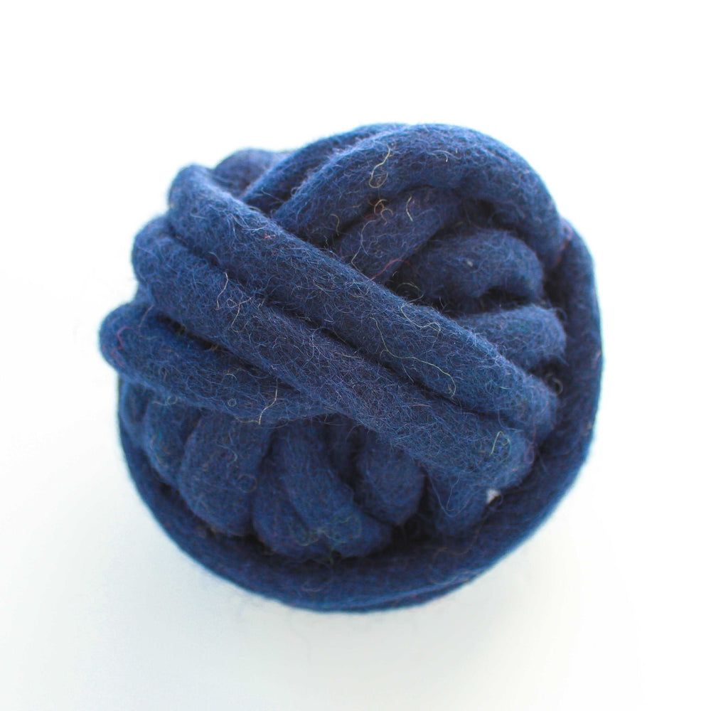 
                  
                    Load image into Gallery viewer, 10mm Felted Wool Rope (+25 colors)
                  
                